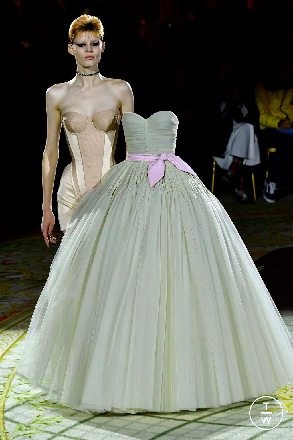 Fashion Week Paris Spring/Summer 2023 look 11 from the Viktor & Rolf collection couture