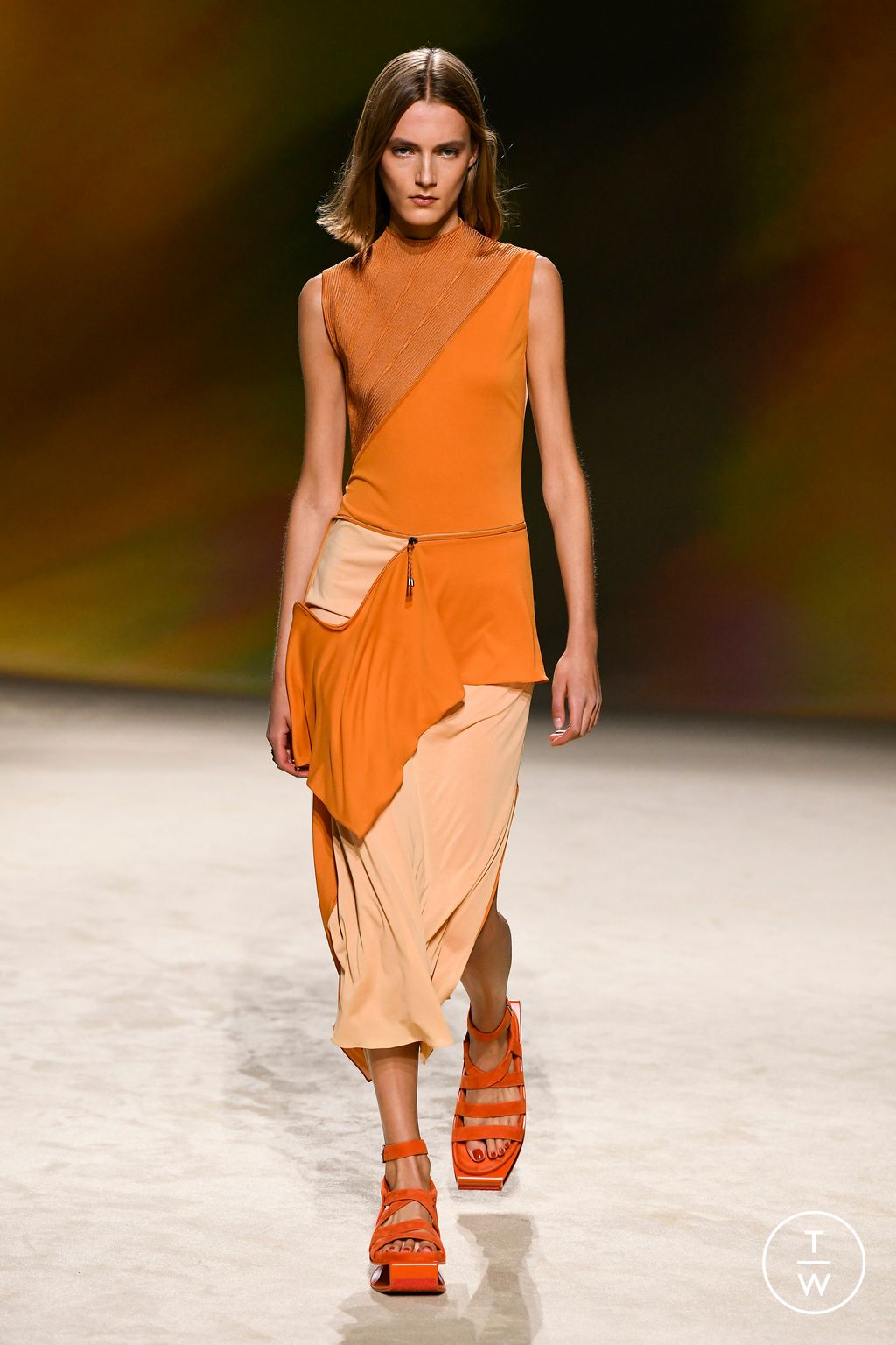 Fashion Week Paris Spring/Summer 2023 look 25 from the Hermès collection womenswear