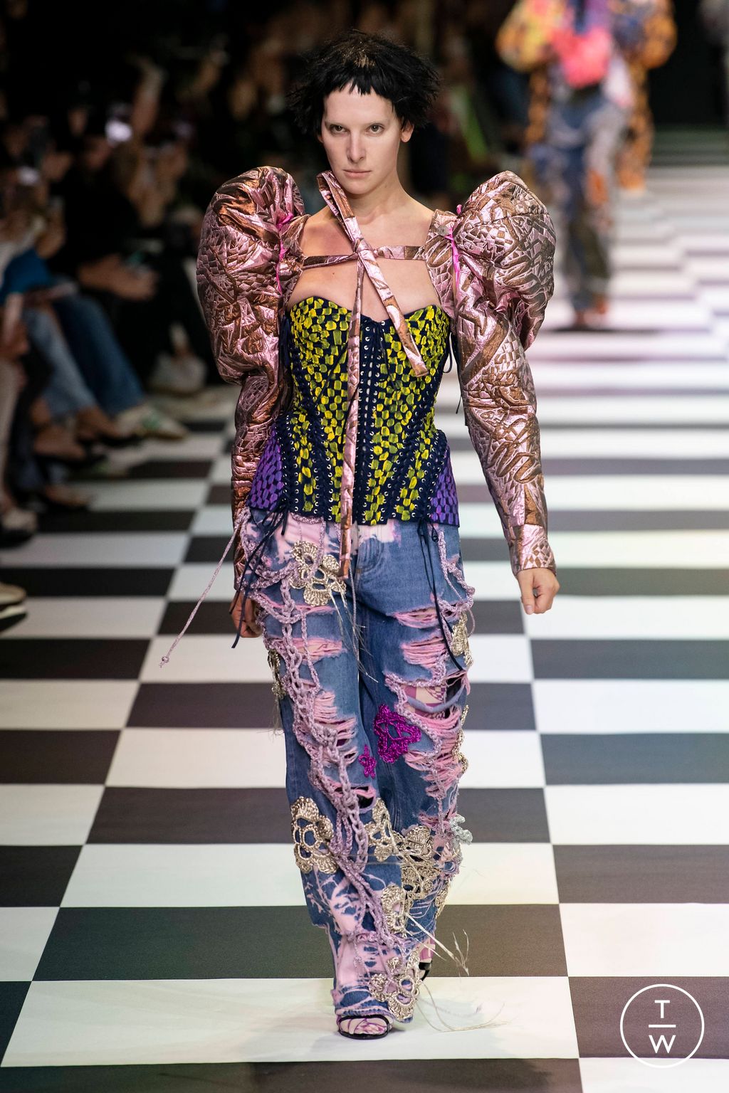 Fashion Week Milan Spring/Summer 2023 look 6 de la collection Matty Bovan womenswear