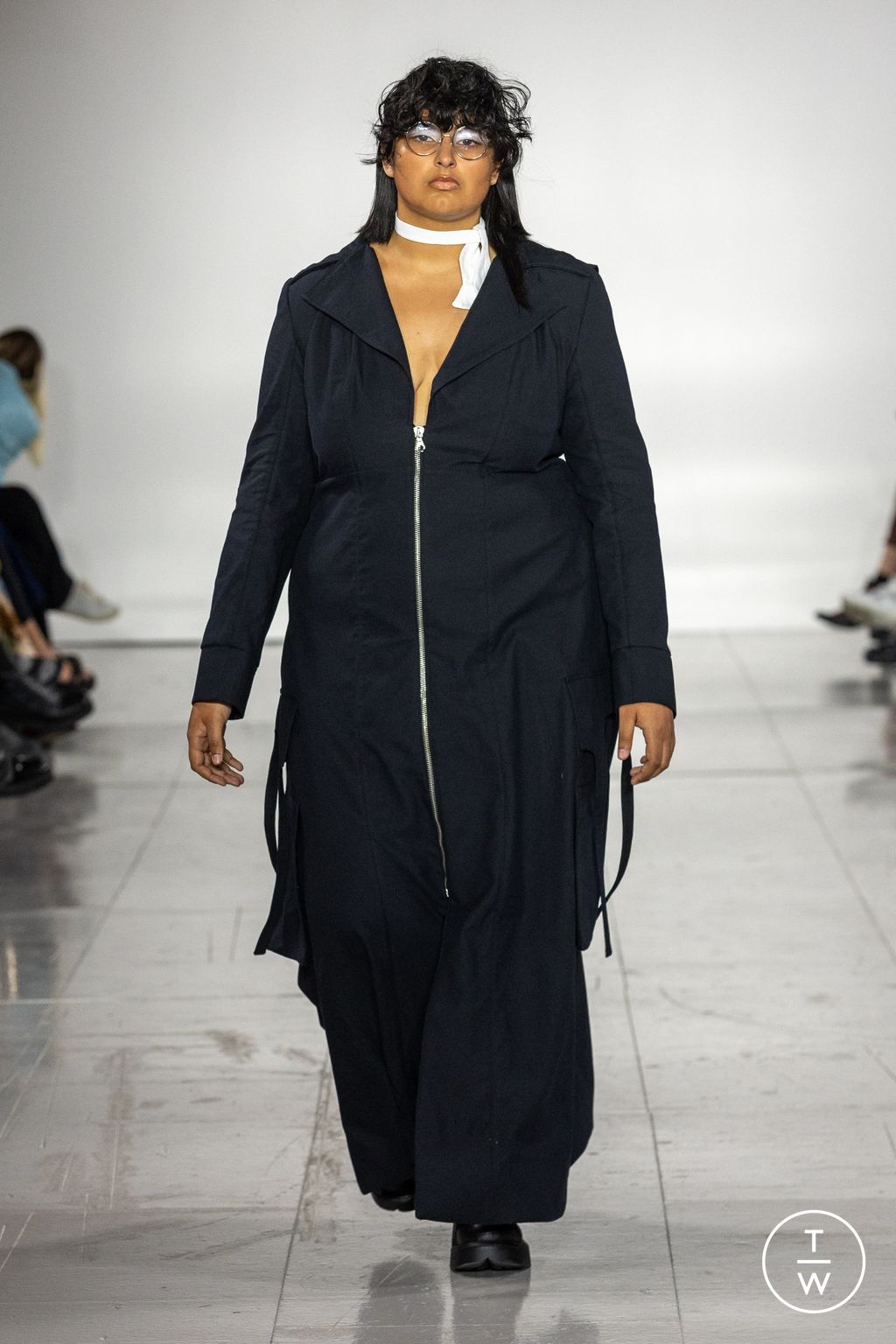 Fashion Week London Spring/Summer 2023 look 1 from the Sinéad O'Dwyer collection 女装