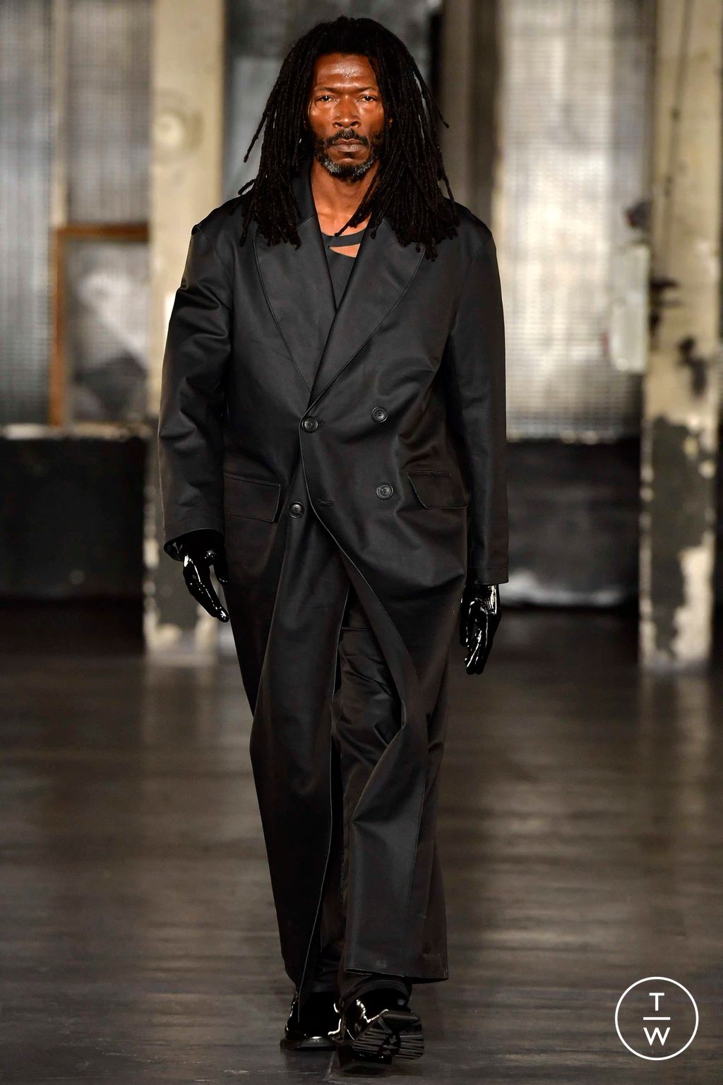 Fashion Week Paris Fall/Winter 2023 look 32 from the Louis Gabriel Nouchi collection 男装