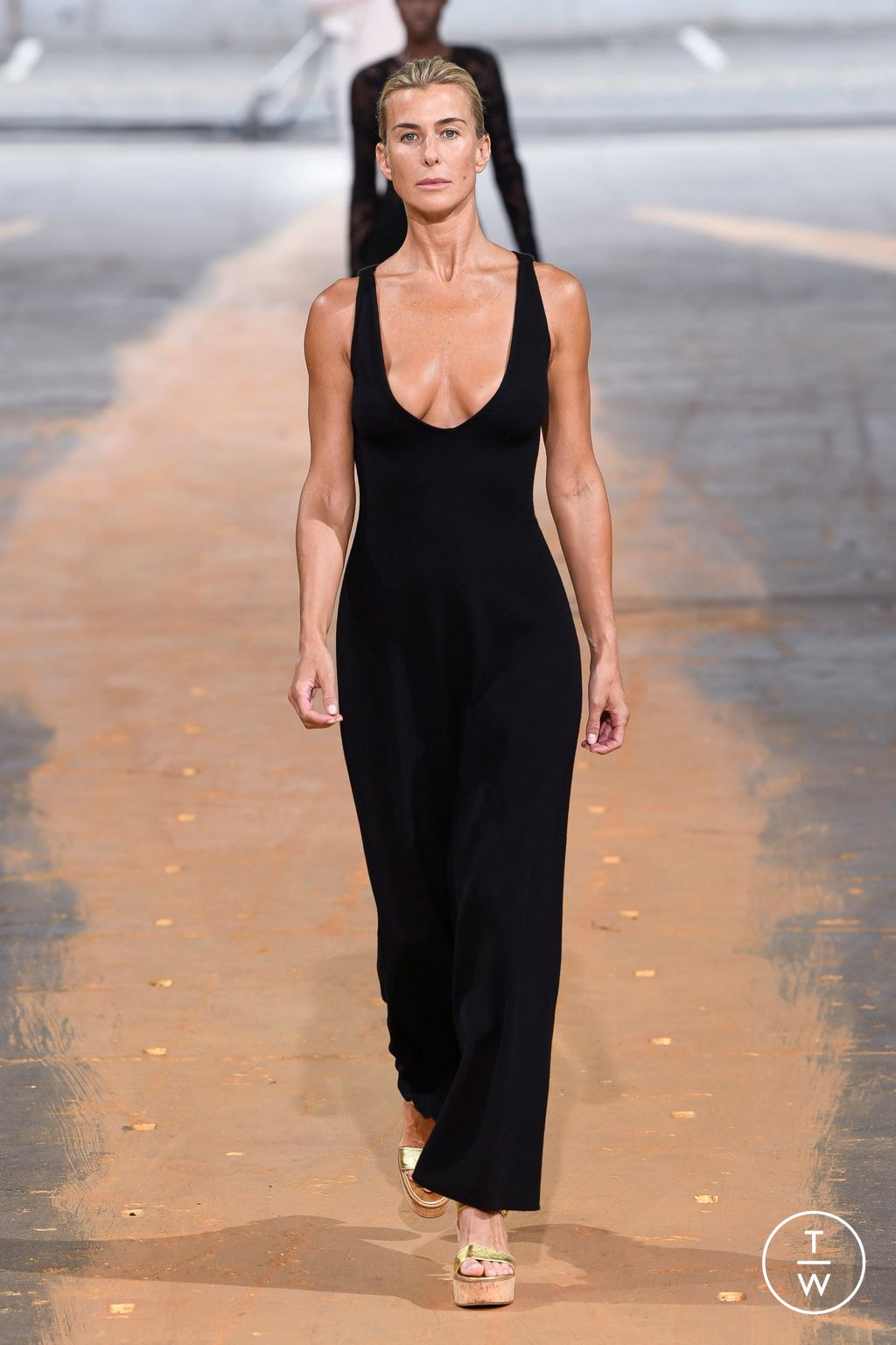 Fashion Week New York Spring/Summer 2023 look 18 from the Gabriela Hearst collection womenswear