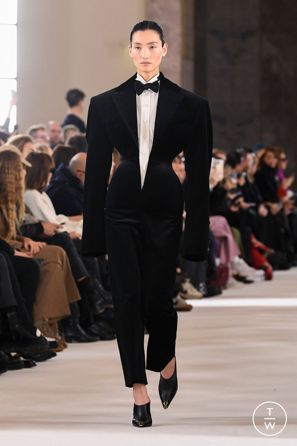 Fashion Week Paris Spring/Summer 2023 look 20 de la collection Schiaparelli couture