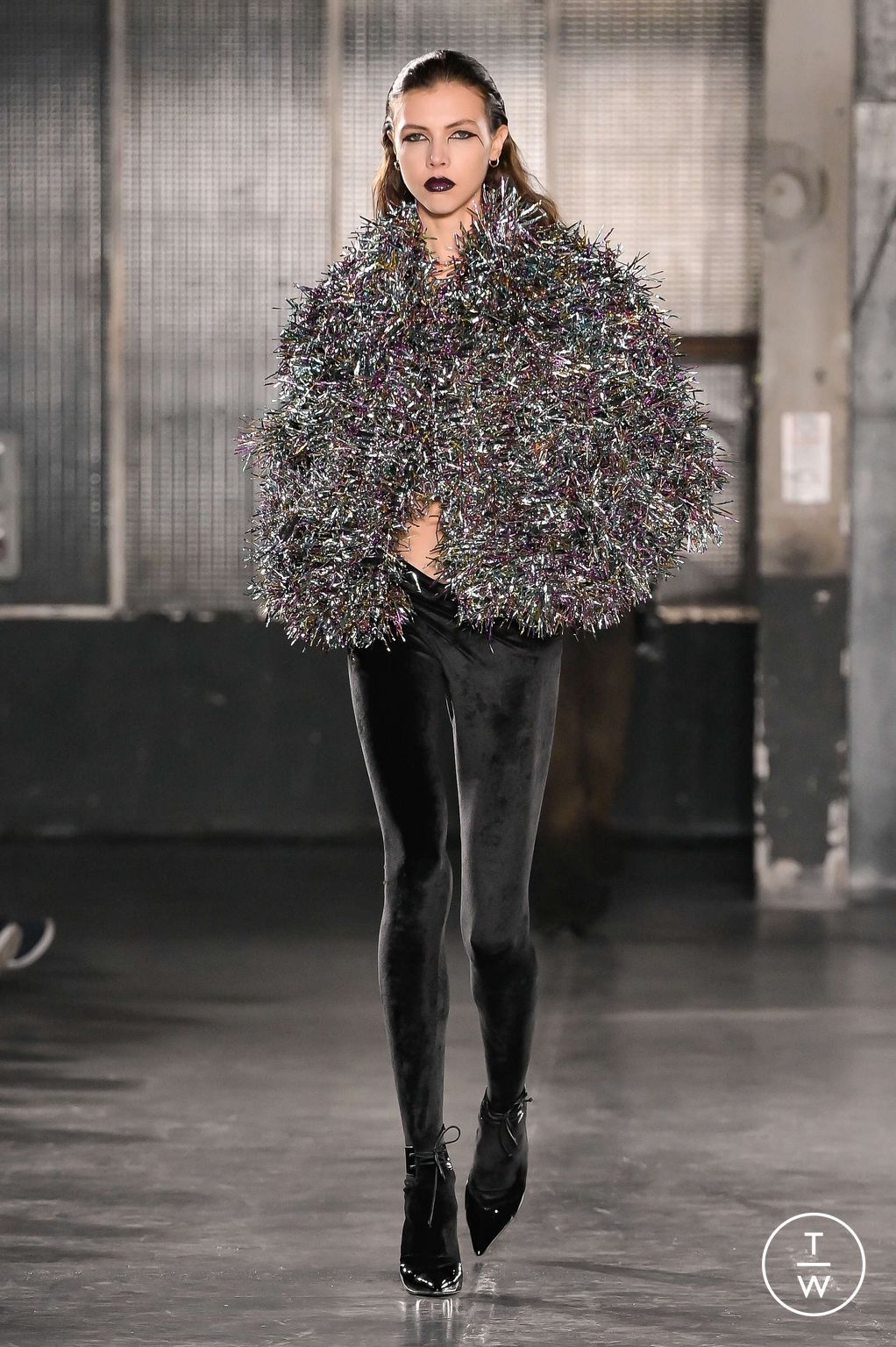 Fashion Week Paris Fall/Winter 2023 look 37 de la collection EGONlab menswear