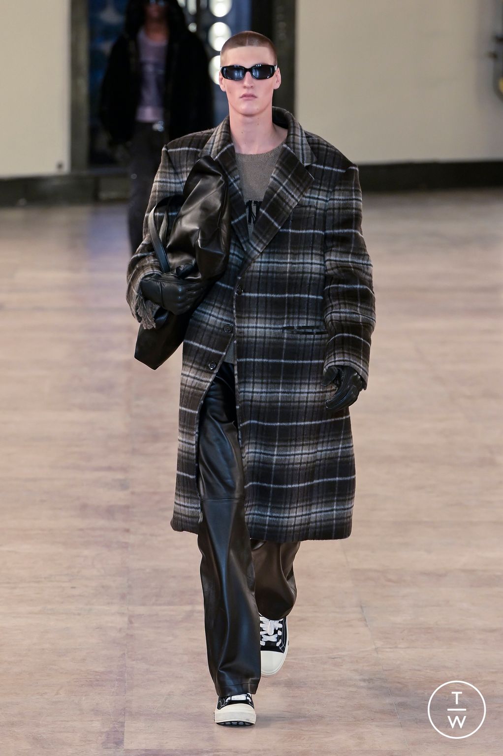 Fashion Week Paris Fall/Winter 2023 look 21 from the Nahmias collection menswear