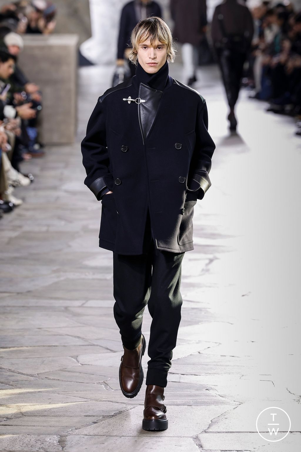 Fashion Week Paris Fall/Winter 2023 look 18 from the Hermès collection menswear