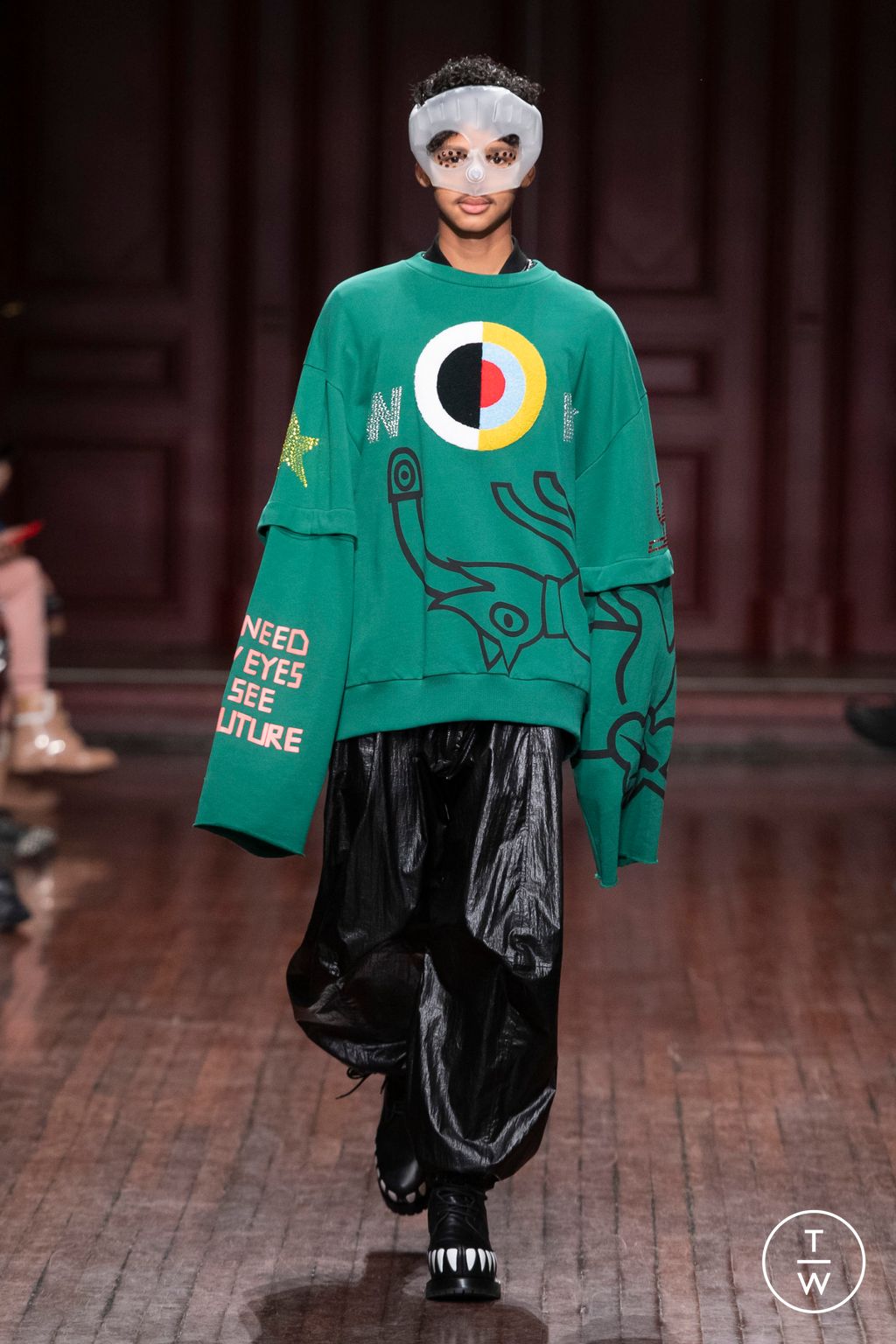 Fashion Week Paris Fall/Winter 2023 look 50 from the Walter Van Beirendonck collection menswear