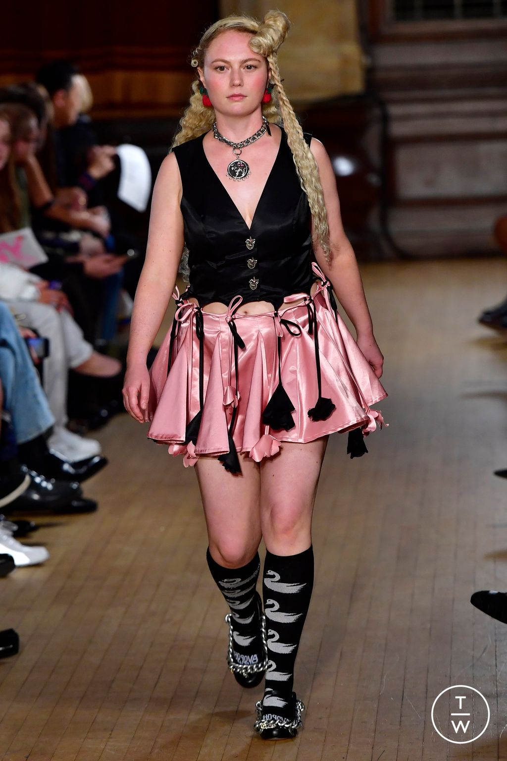 Fashion Week London Spring/Summer 2023 look 38 from the Chopova Lowena collection 女装