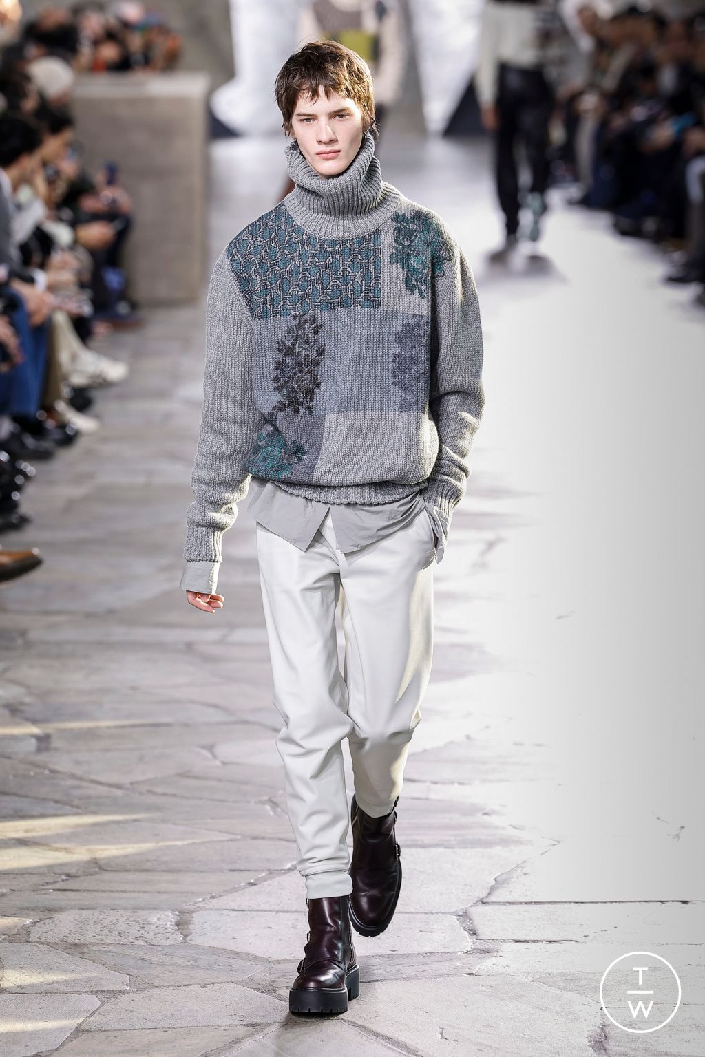 Fashion Week Paris Fall/Winter 2023 look 34 from the Hermès collection menswear