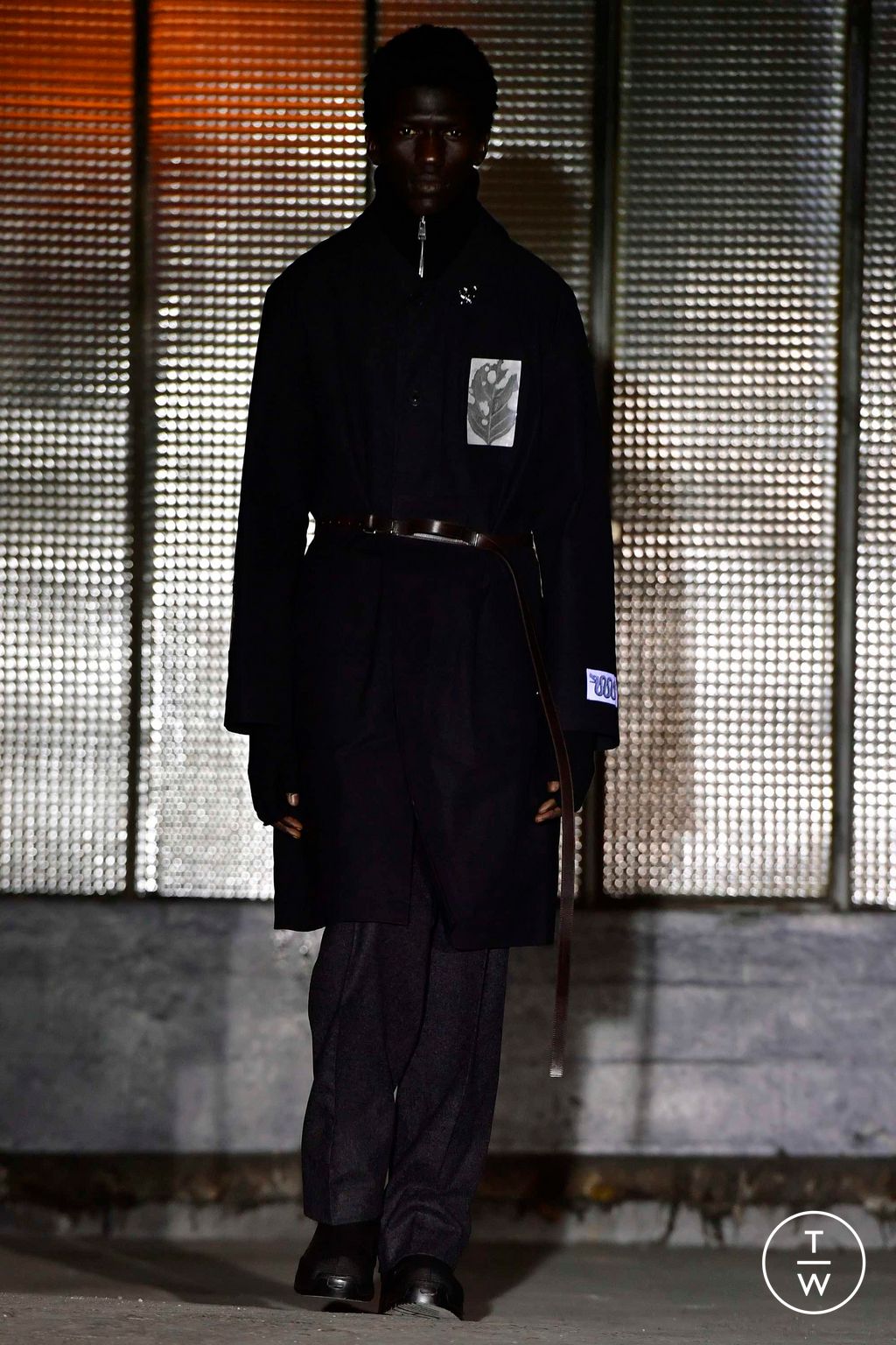Fashion Week Paris Fall/Winter 2023 look 30 from the Études collection 男装
