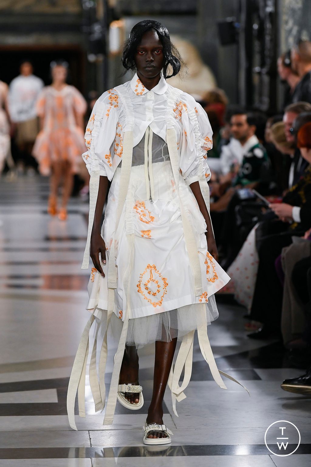 Fashion Week London Spring/Summer 2023 look 28 from the Simone Rocha collection 女装
