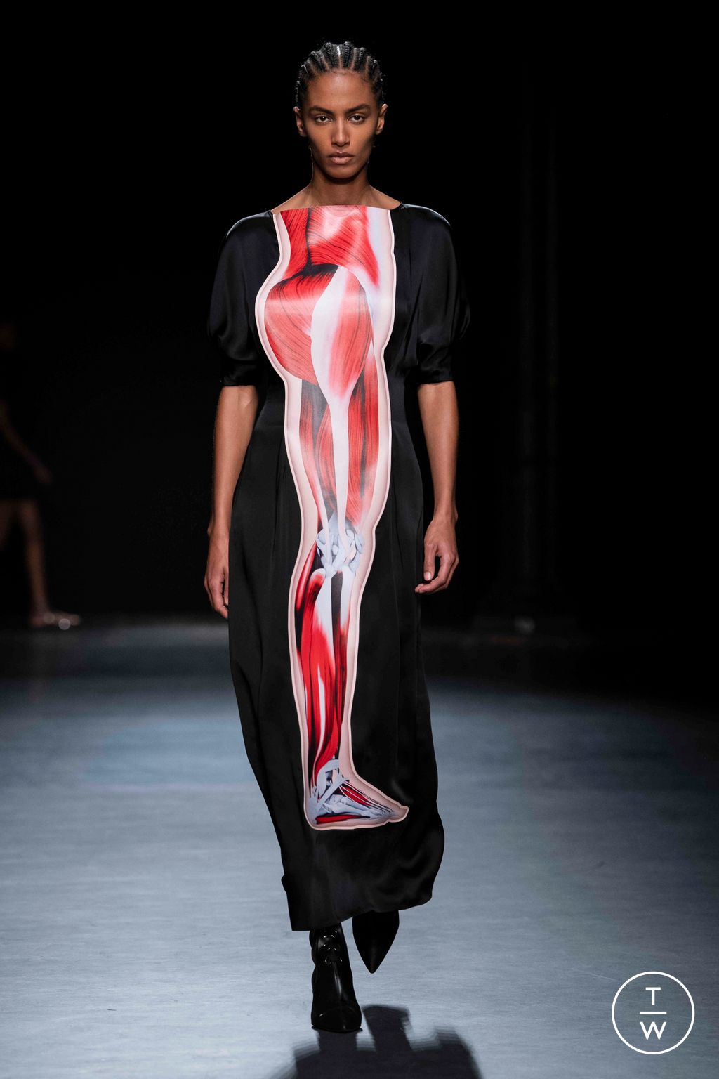 Fashion Week London Spring/Summer 2023 look 28 from the Christopher Kane collection 女装