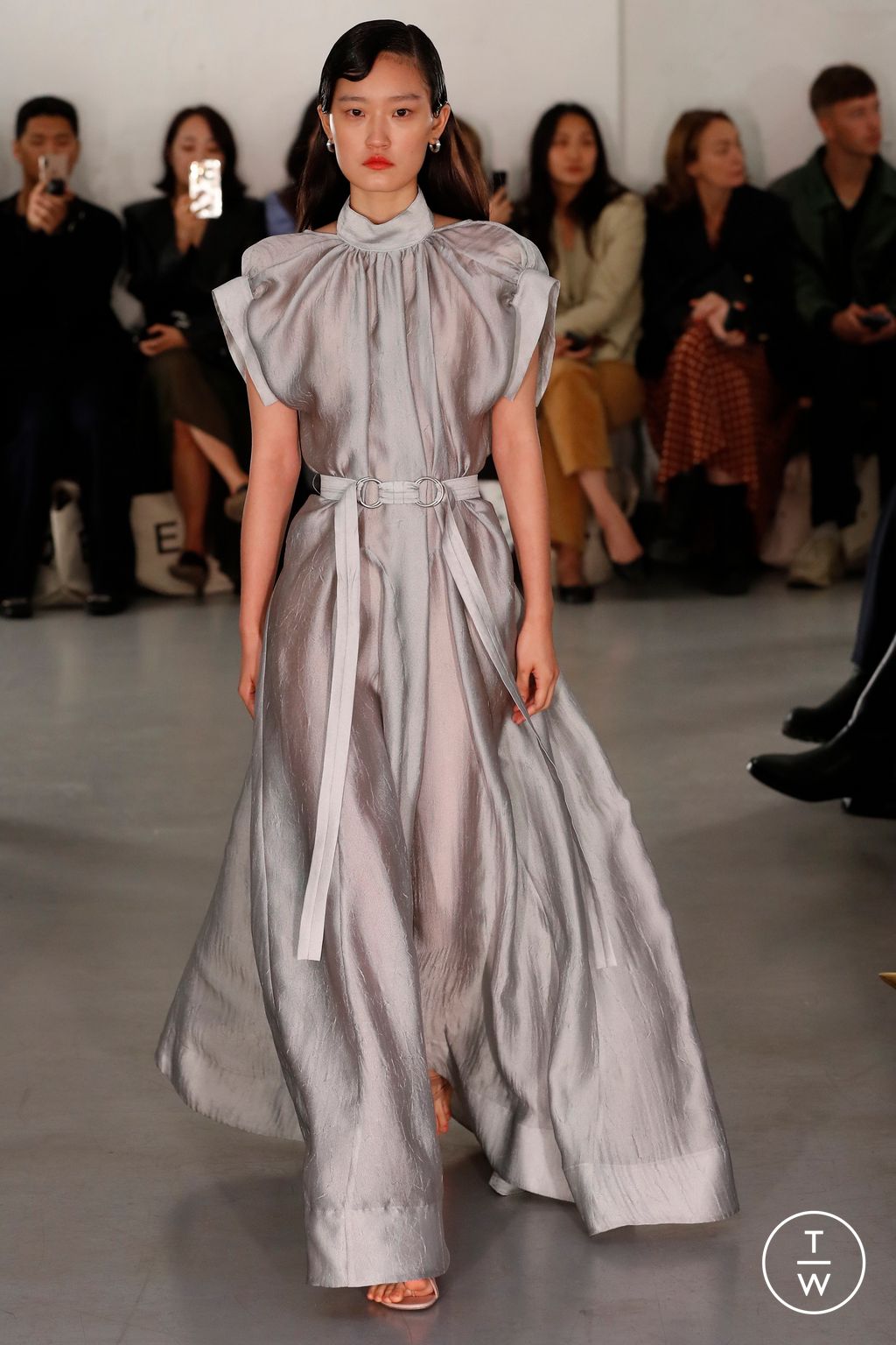 Fashion Week London Spring/Summer 2023 look 13 de la collection Eudon Choi womenswear