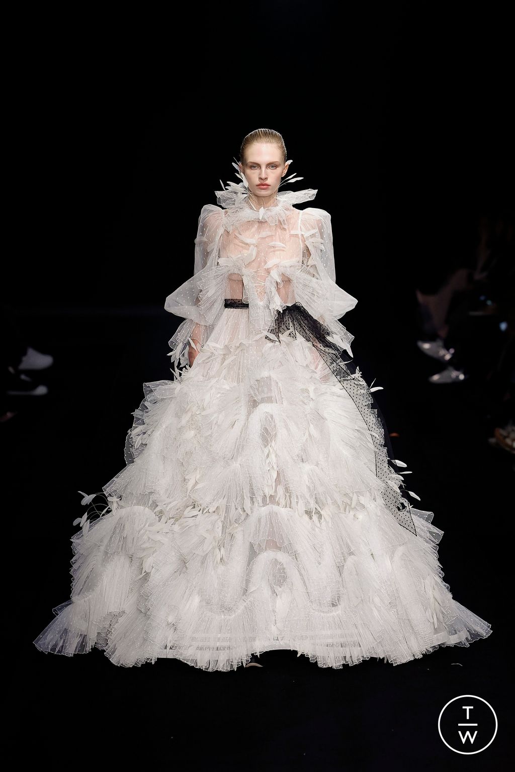 Fashion Week Paris Spring/Summer 2023 look 89 from the Valentino collection couture