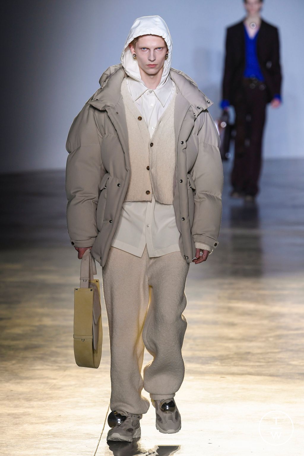 Fashion Week Paris Fall/Winter 2023 look 9 from the Wooyoungmi collection menswear