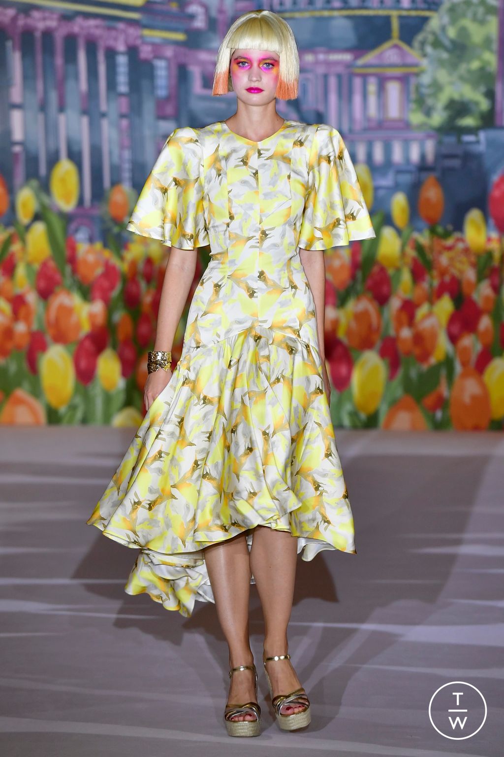 Fashion Week London Spring/Summer 2023 look 13 from the Paul Costelloe collection 女装