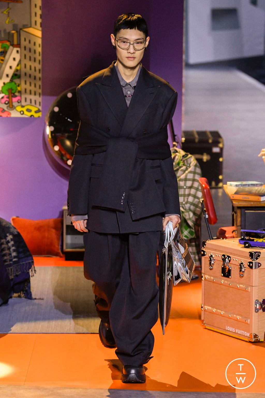 Fashion Week Paris Fall/Winter 2023 look 39 from the Louis Vuitton collection menswear