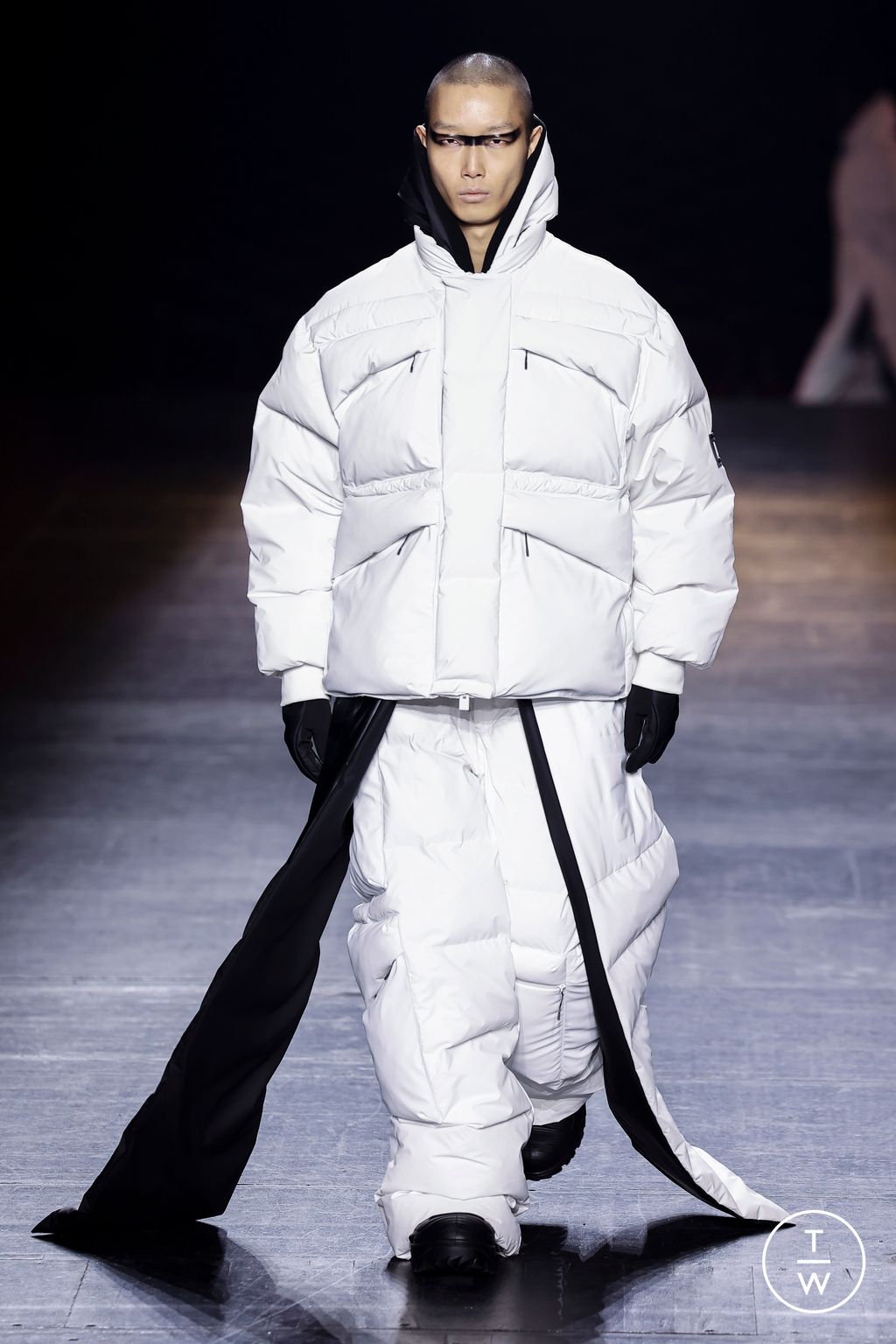 Fashion Week Paris Fall/Winter 2023 look 30 from the Rains collection menswear