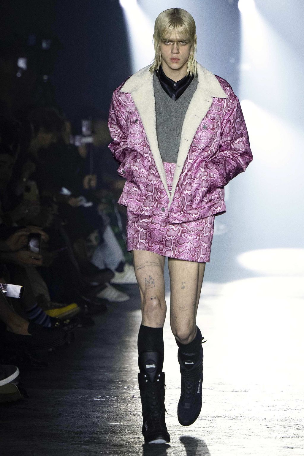 Fashion Week Milan Fall/Winter 2023 look 24 de la collection Jordanluca menswear