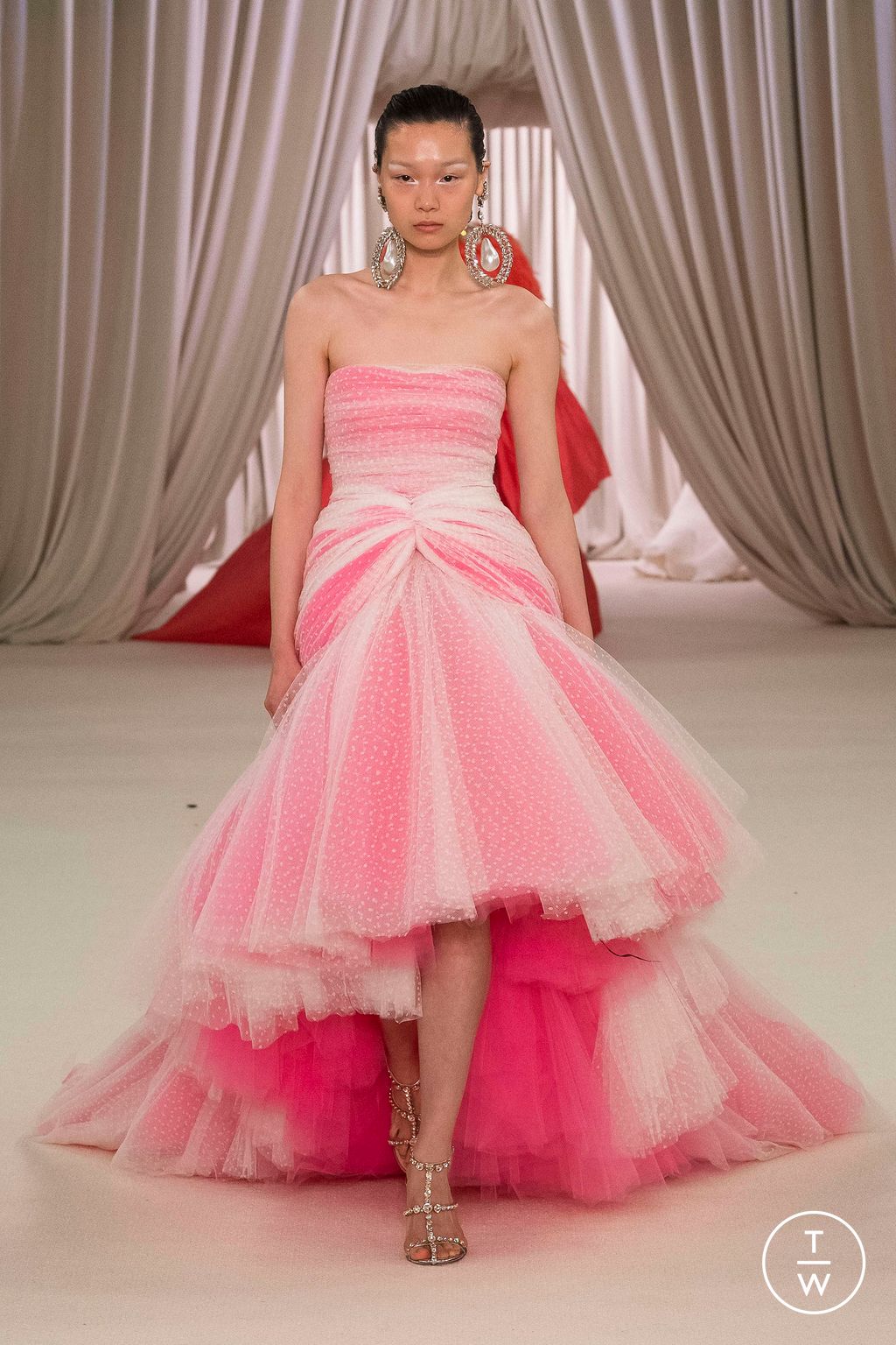 Fashion Week Paris Spring/Summer 2023 look 35 from the Giambattista Valli collection couture
