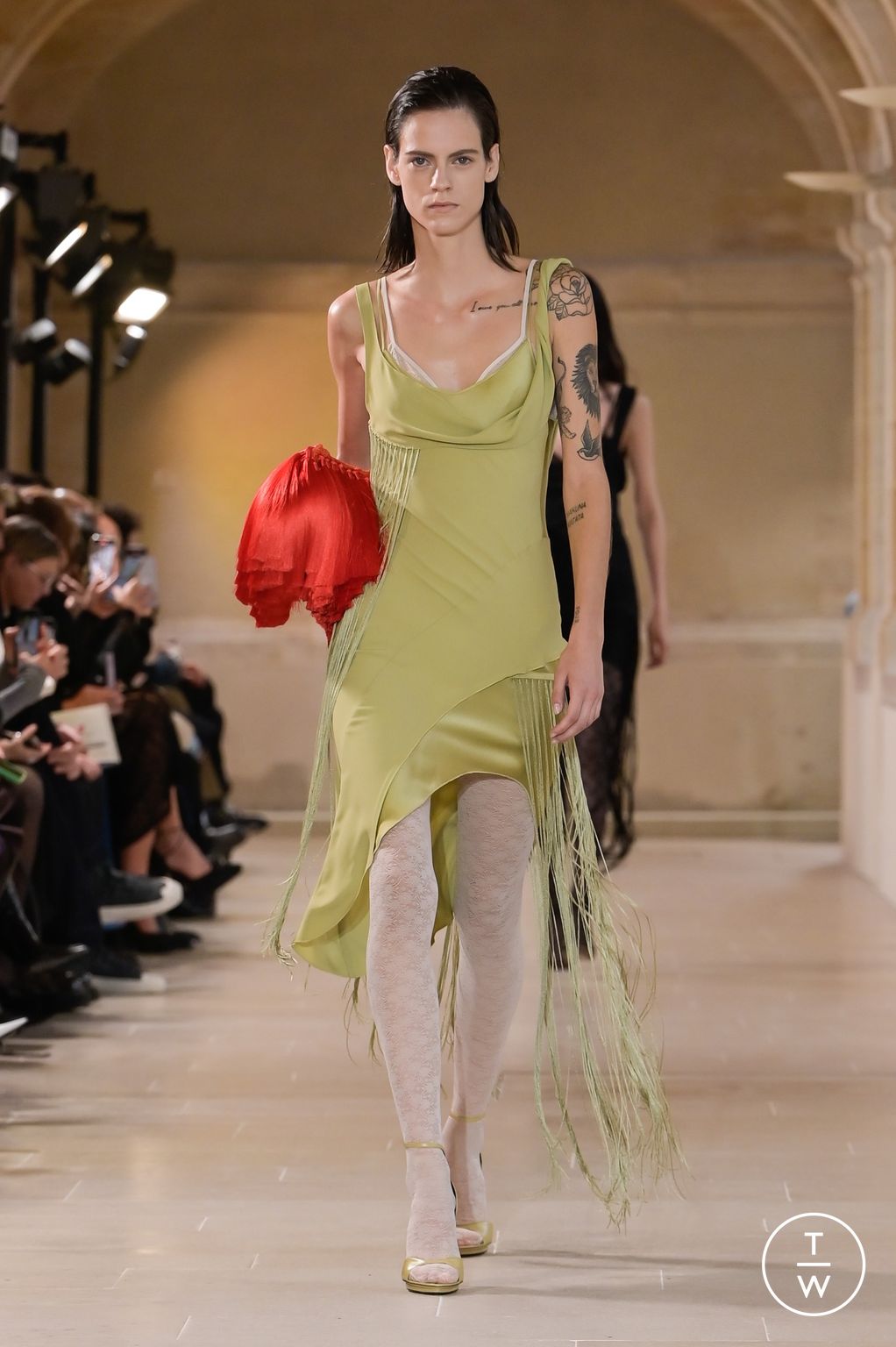 Fashion Week Paris Spring/Summer 2023 look 8 from the Victoria Beckham collection 女装