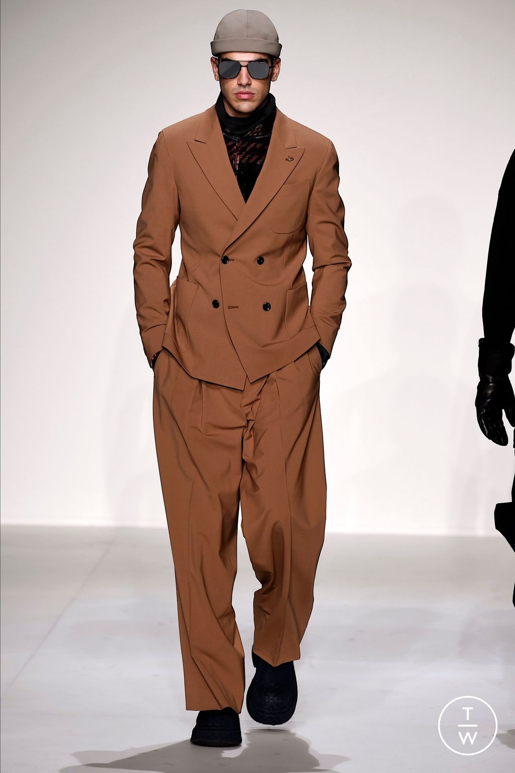 Fashion Week Milan Fall/Winter 2023 look 38 from the Emporio Armani collection menswear