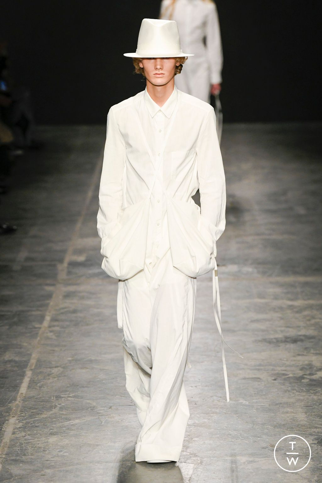 Fashion Week Paris Spring/Summer 2023 look 19 from the Ann Demeulemeester collection womenswear