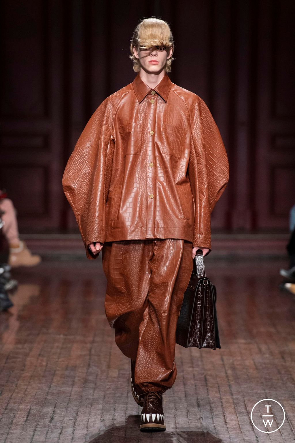 Fashion Week Paris Fall/Winter 2023 look 5 de la collection Walter Van Beirendonck menswear