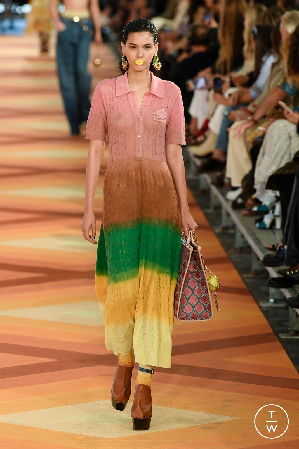 Fashion Week Milan Spring/Summer 2023 look 19 from the Etro collection 女装