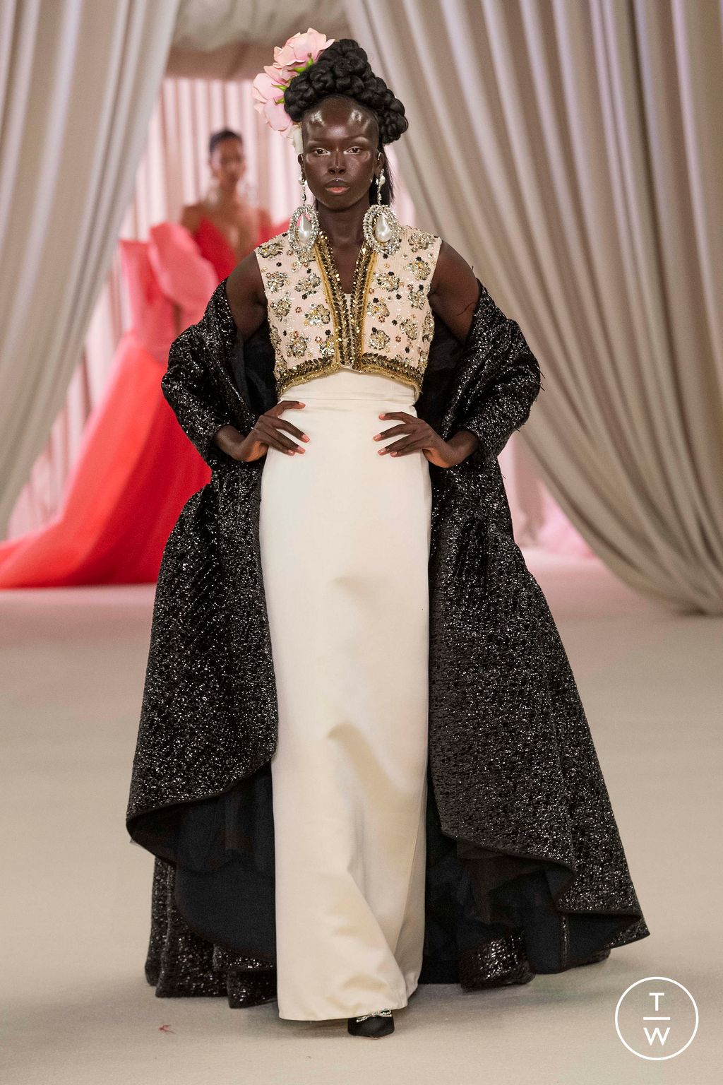 Fashion Week Paris Spring/Summer 2023 look 17 from the Giambattista Valli collection couture
