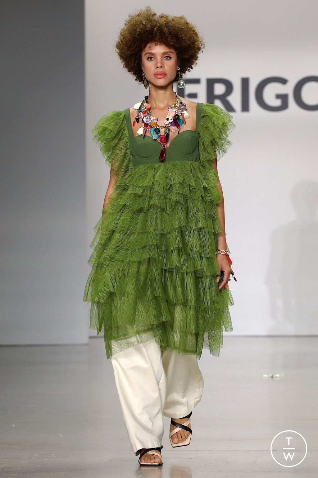 Fashion Week New York Spring/Summer 2023 look 34 from the Erigo collection 女装