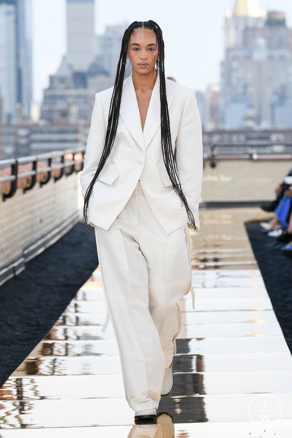 Fashion Week New York Fall/Winter 2022 look 22 from the Cos collection 女装