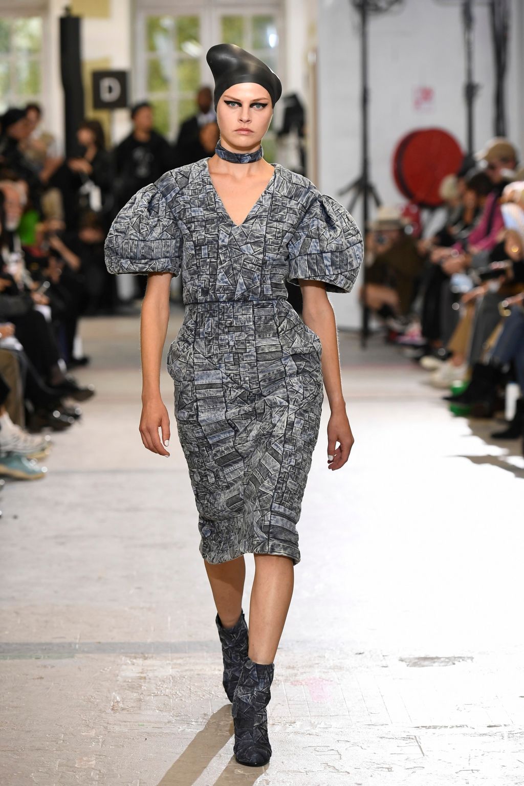 Fashion Week Paris Spring/Summer 2023 look 1 from the Anrealage collection womenswear