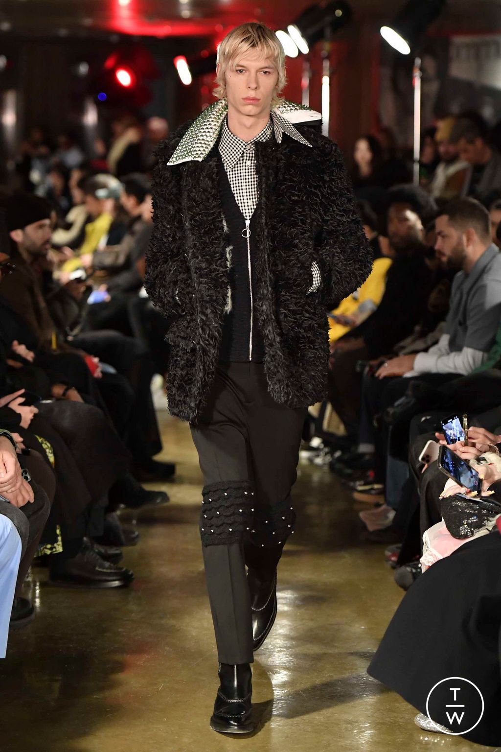 Fashion Week Paris Fall/Winter 2023 look 12 de la collection Namacheko menswear