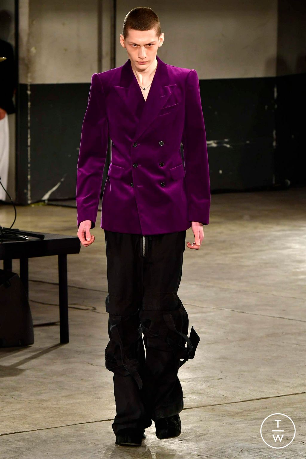 Fashion Week Paris Fall/Winter 2023 look 58 from the Dries Van Noten collection 男装
