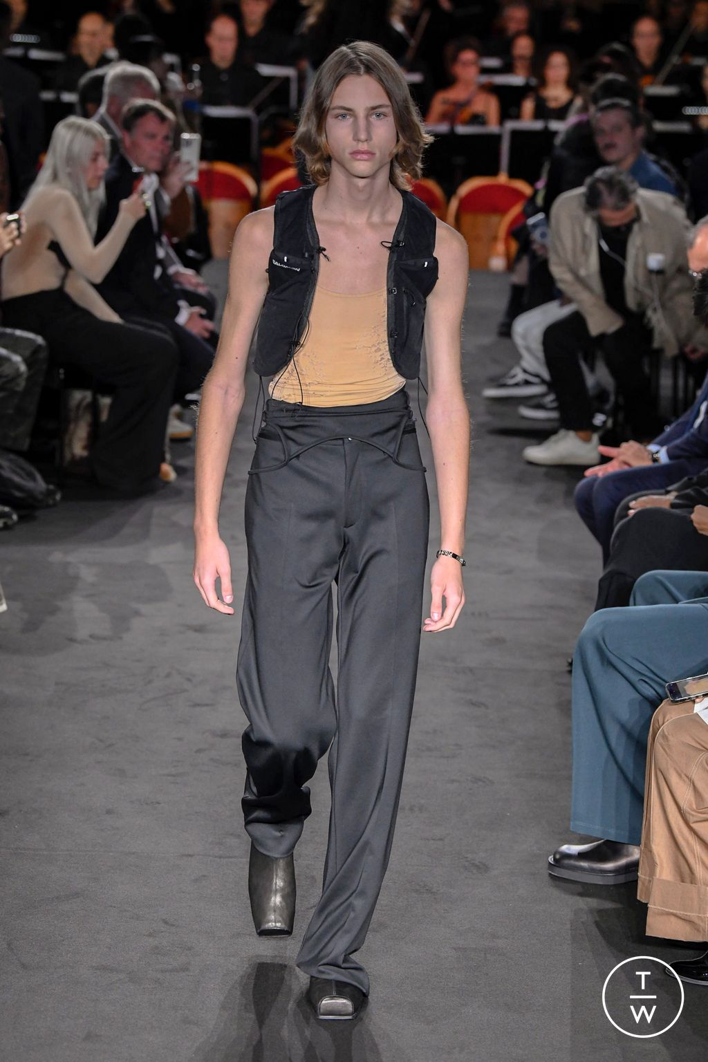 Fashion Week Milan Spring/Summer 2023 look 7 from the MM6 collection 女装