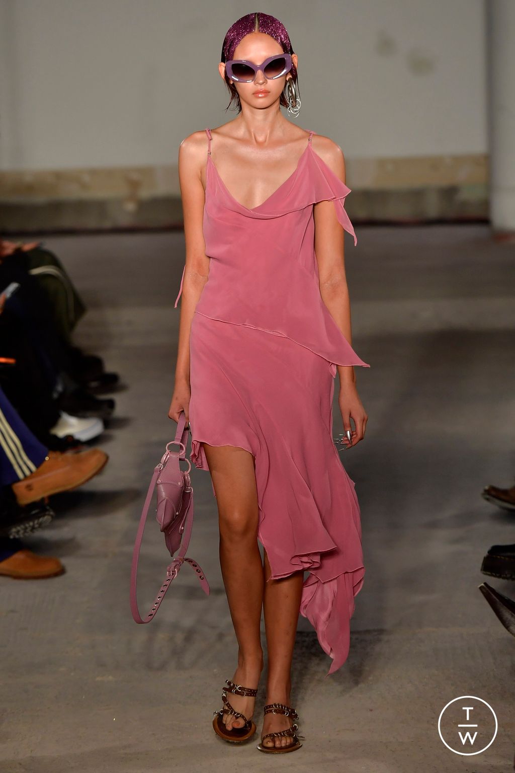 Fashion Week London Spring/Summer 2023 look 23 from the KNWLS collection 女装