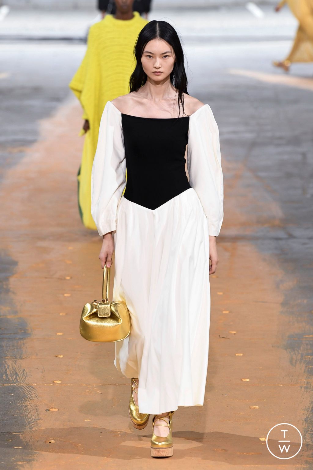 Fashion Week New York Spring/Summer 2023 look 36 from the Gabriela Hearst collection 女装