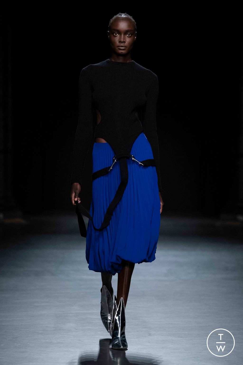 Fashion Week London Spring/Summer 2023 look 21 from the Christopher Kane collection womenswear