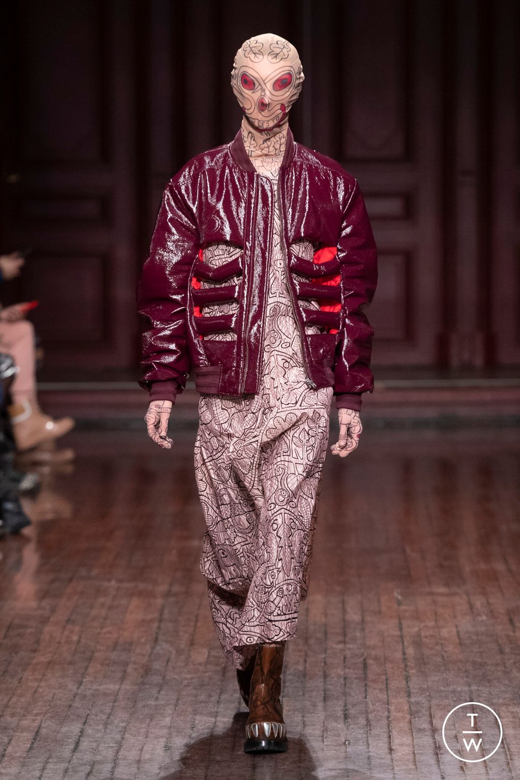 Fashion Week Paris Fall/Winter 2023 look 35 from the Walter Van Beirendonck collection menswear