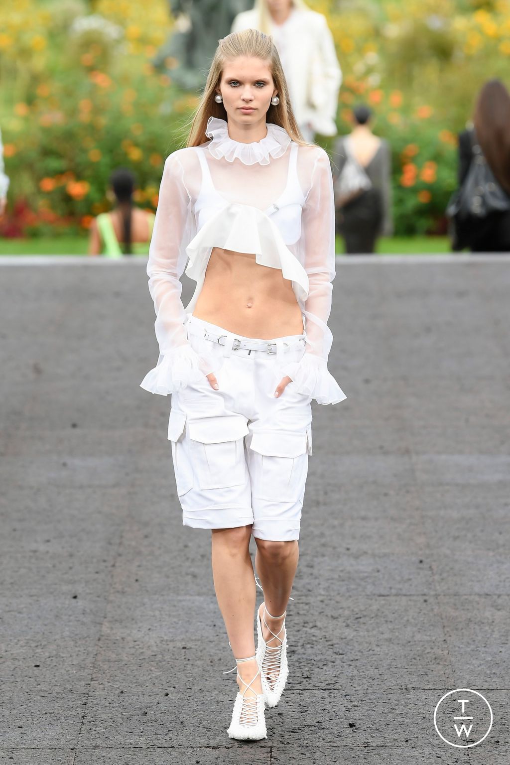 Fashion Week Paris Spring/Summer 2023 look 20 from the Givenchy collection womenswear