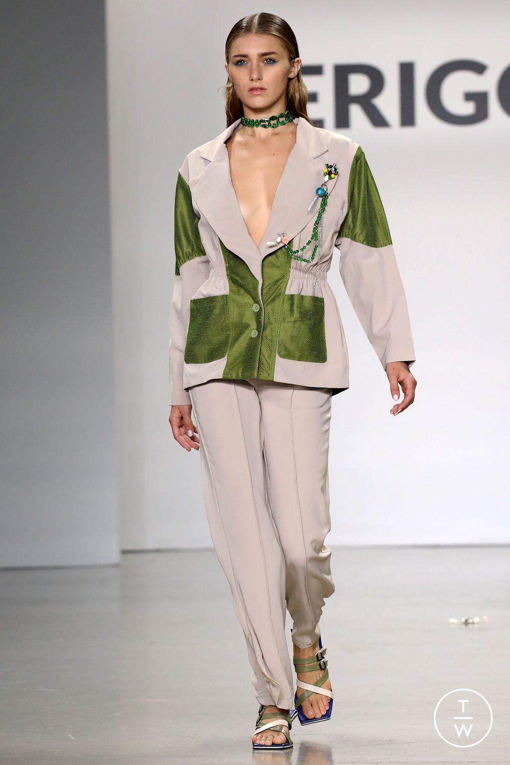 Fashion Week New York Spring/Summer 2023 look 36 from the Erigo collection 女装