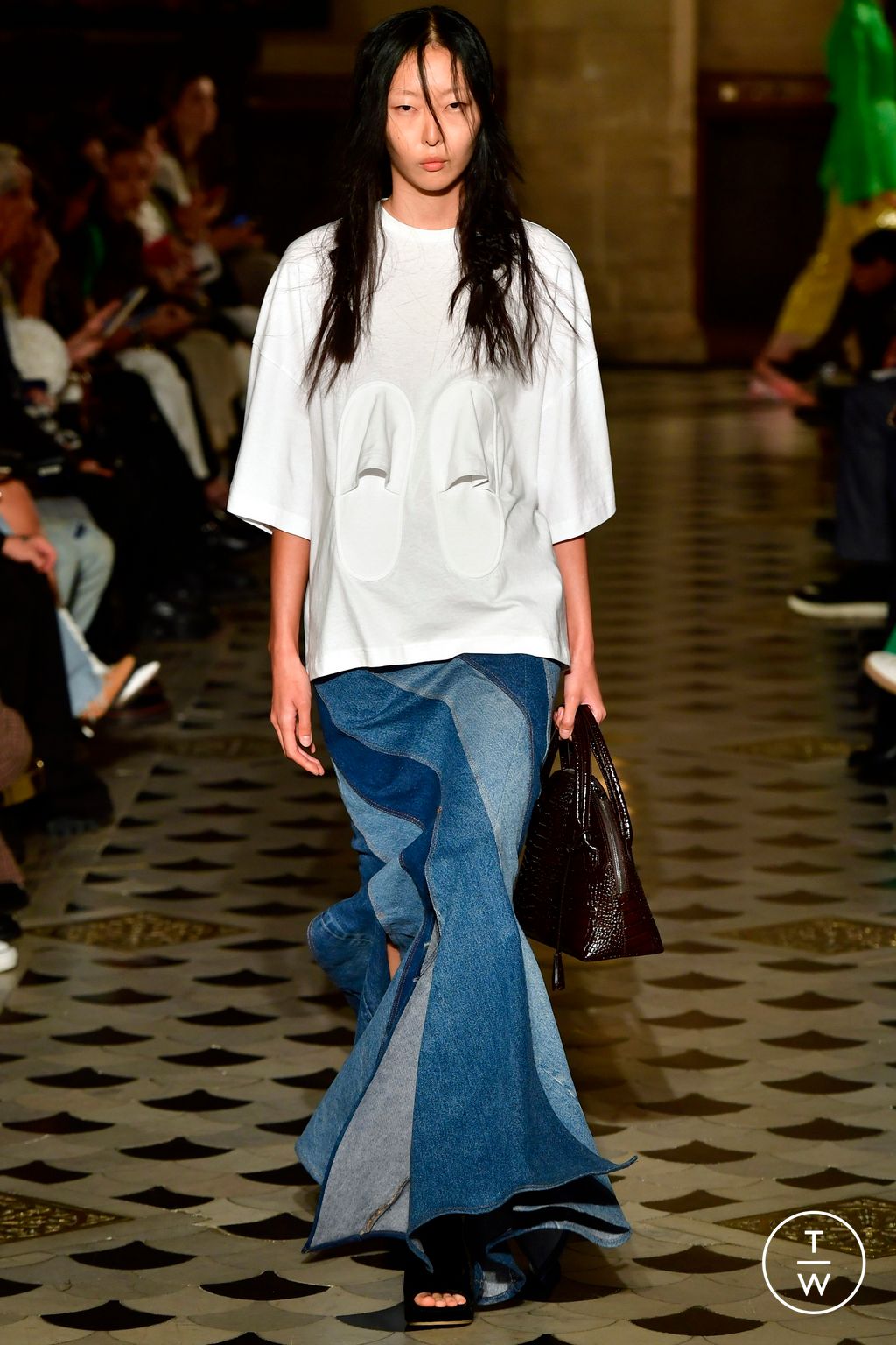 Fashion Week Paris Spring/Summer 2023 look 57 from the A.W.A.K.E MODE collection 女装
