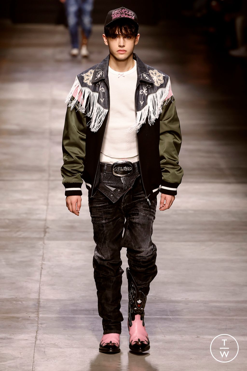 Fashion Week Milan Fall/Winter 2023 look 1 from the Dsquared2 collection 男装