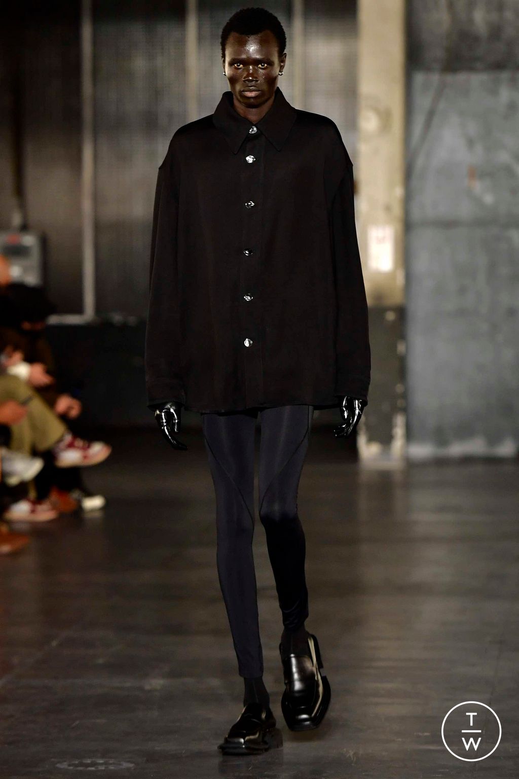 Fashion Week Paris Fall/Winter 2023 look 5 from the Louis Gabriel Nouchi collection menswear