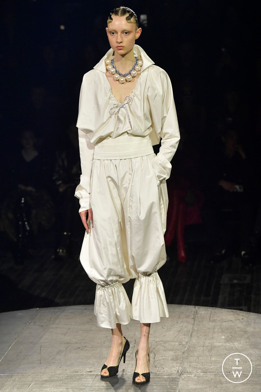 Fashion Week Paris Spring/Summer 2023 look 12 from the Andreas Kronthaler for Vivienne Westwood collection womenswear