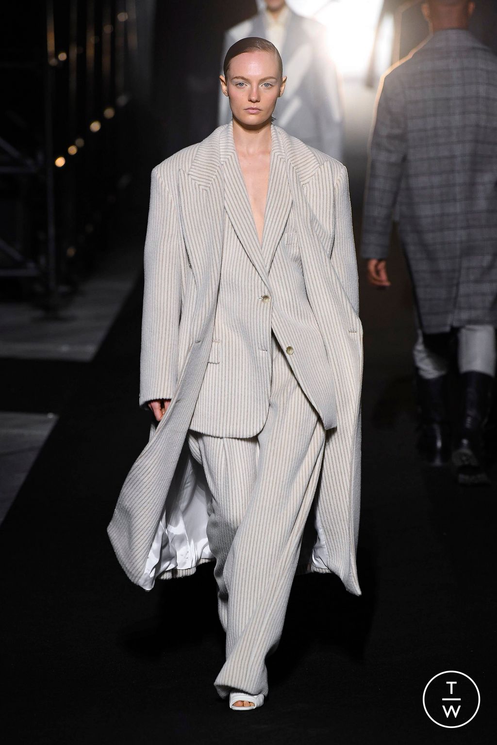 Fashion Week Milan Fall/Winter 2022 look 22 de la collection Boss womenswear