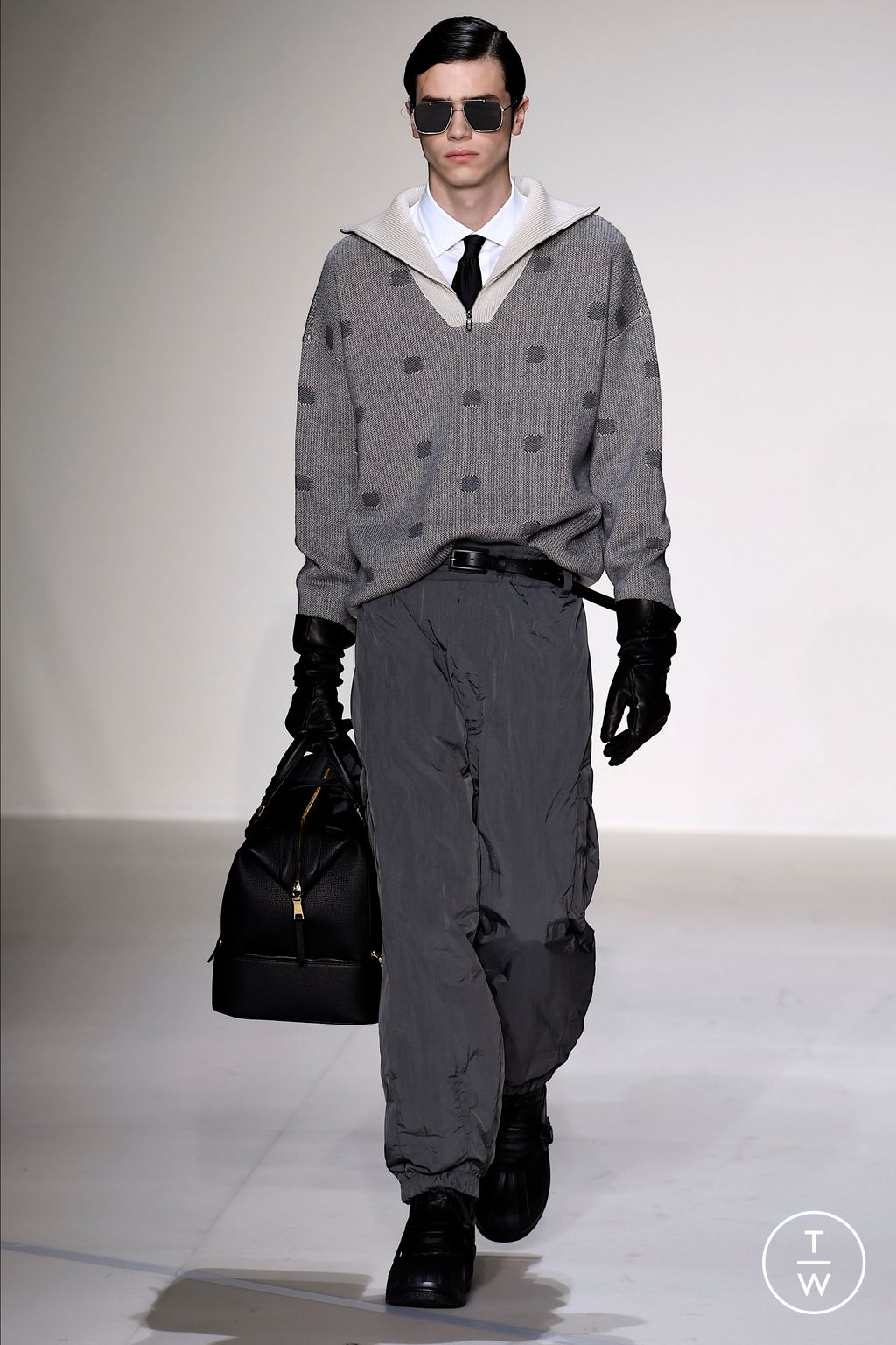 Fashion Week Milan Fall/Winter 2023 look 35 from the Emporio Armani collection 男装