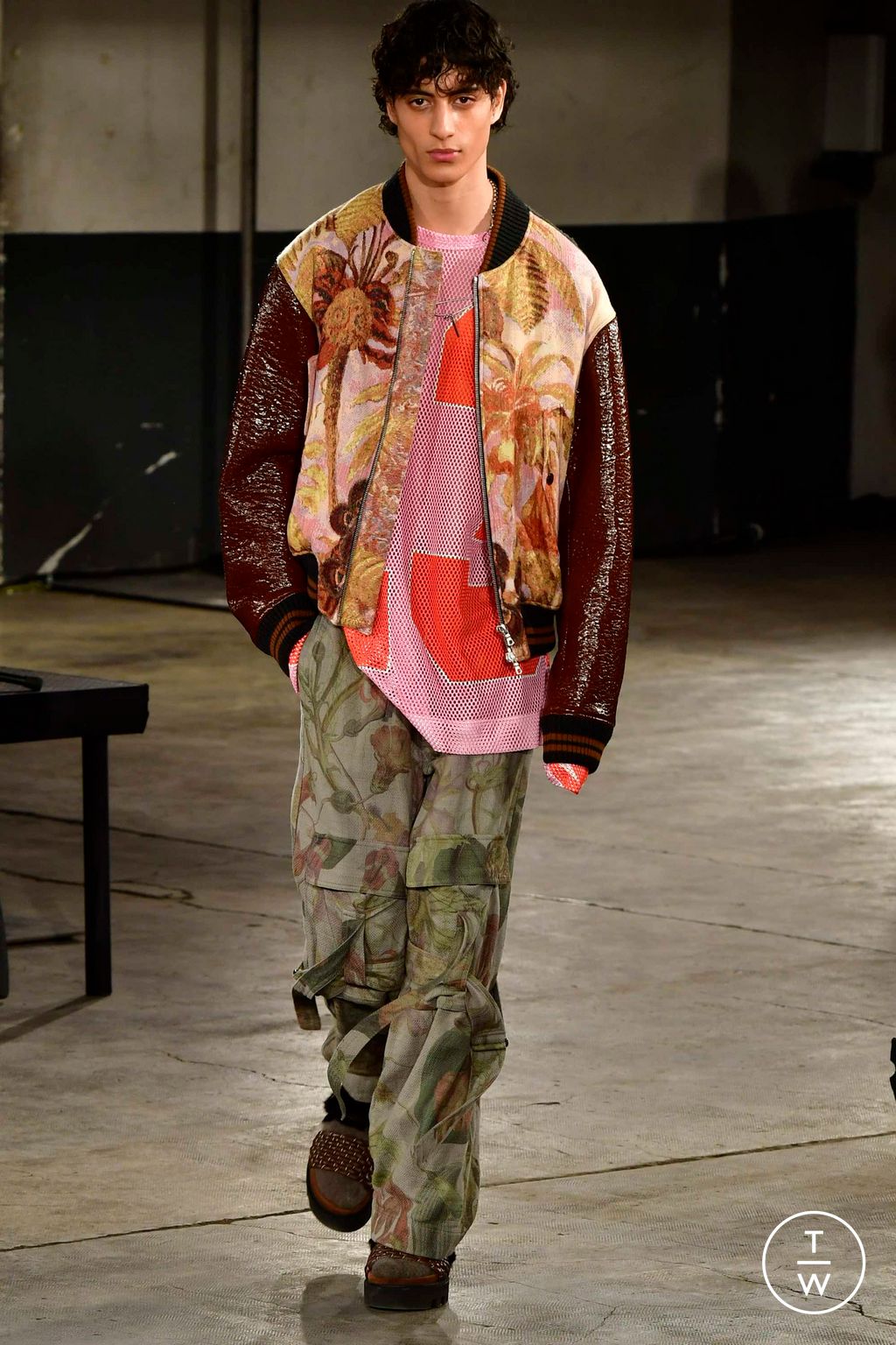 Fashion Week Paris Fall/Winter 2023 look 43 from the Dries Van Noten collection 男装
