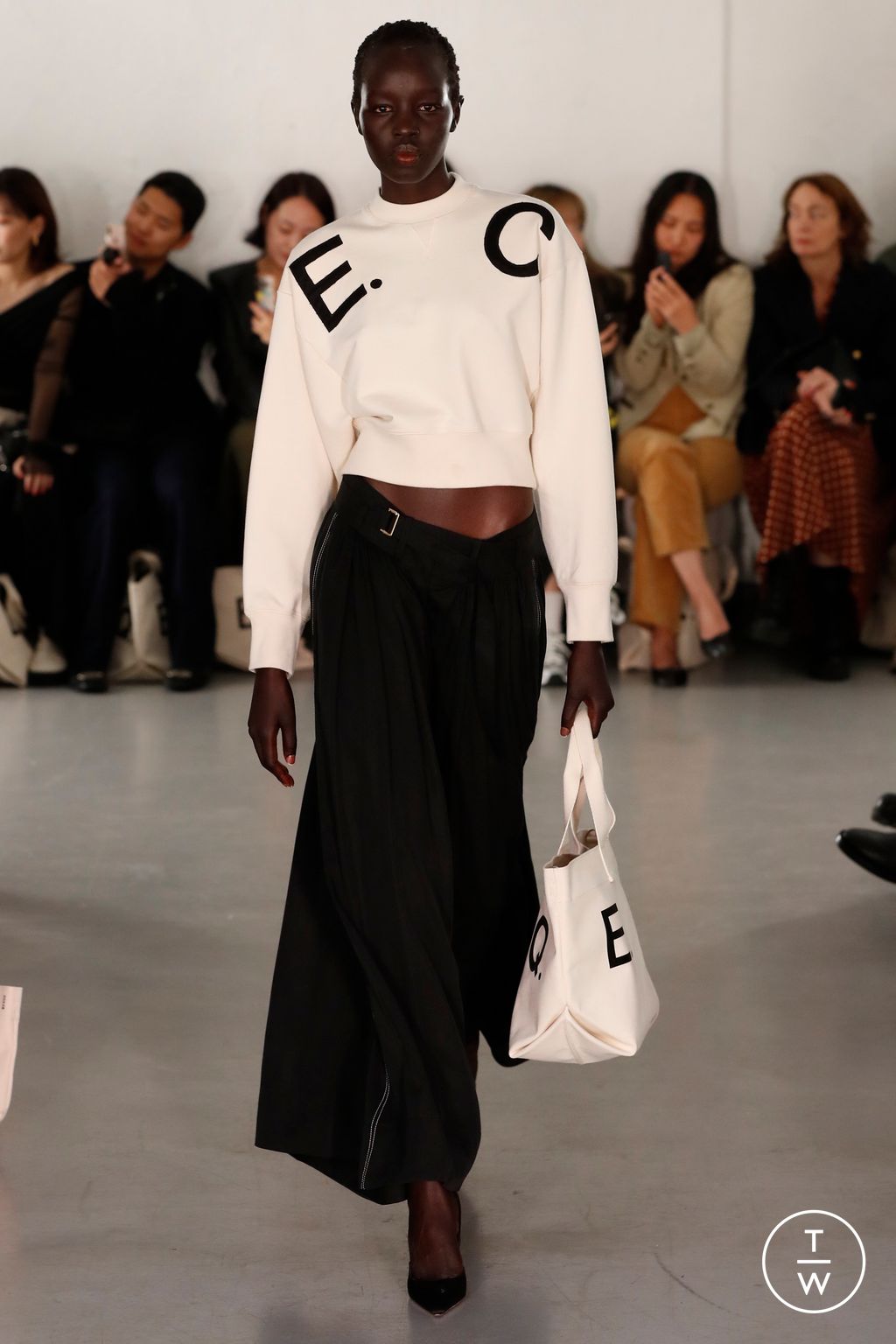 Fashion Week London Spring/Summer 2023 look 36 from the Eudon Choi collection womenswear